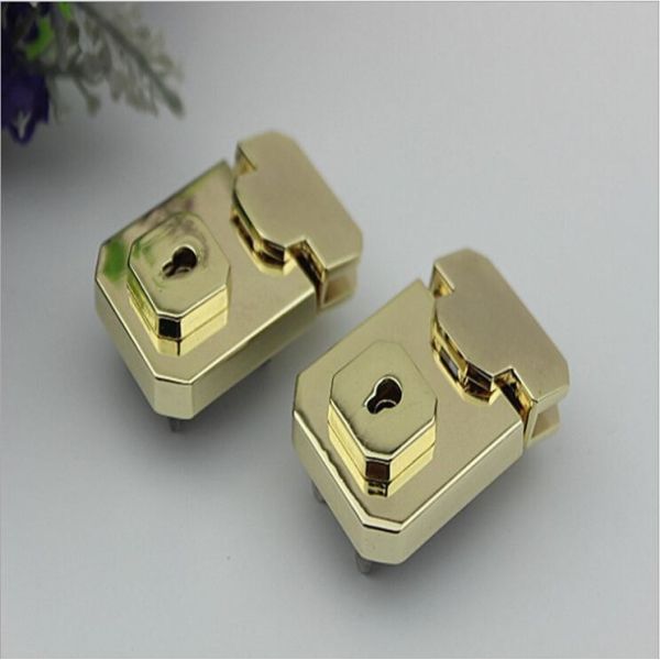 Wholesale zinc alloy hardware accessories shiny gold metal purse turn lock for leather wallets