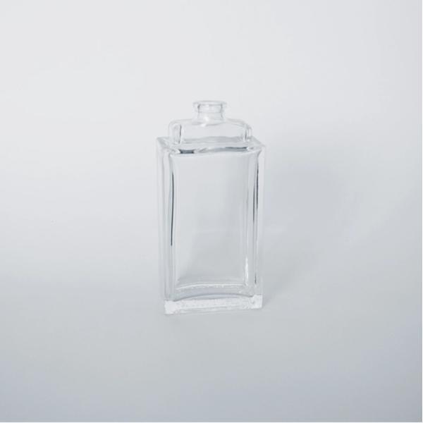 Empty Glass Package Glass Perfume Bottle with Mist Sprayer Pump Bottle