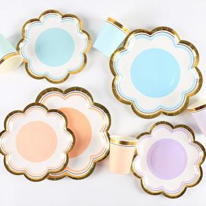China Ins Petal Shaped 7in Macaron Color Disposable Paper Plate For Party on sale