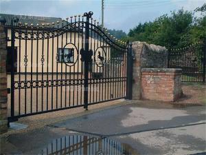  Hot Dipped Galvanized Wrought Iron Fence Gate , Wrought Iron Security Fence Manufactures