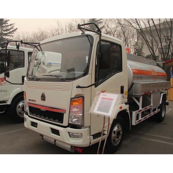 Transporting Oil Tank Truck SINOTRUK HOWO 5-6CBM
