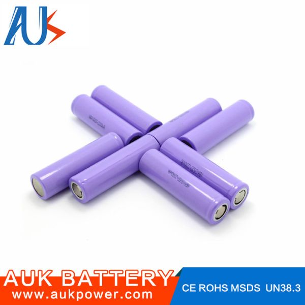 2600mAh 3.7V Li Ion Battery Cells 18650 Cylindrical Powerful