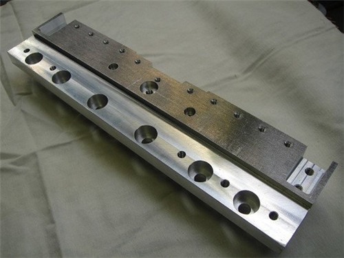 china Custom CNC Machining Parts for Automatic Chain Making Machine manufacturer