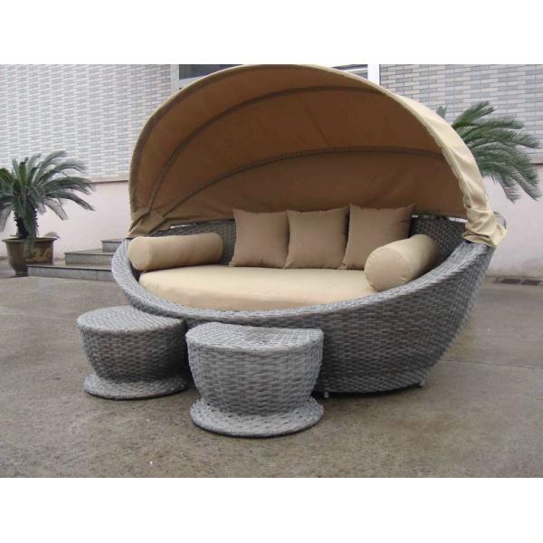 Luxury Comfortable Roofed Cane Daybed , Wicker Garden Oval Daybed