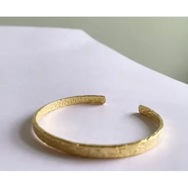 Wholesale 18K Yellow Solid Gold Custom logo Design vintage Hammered open Cuff bracelet Bangle for women