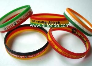  Custom silk print debossed embossed rubber silicone bracelet with logo print engrave ink filled silicone wristband Manufactures