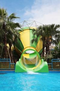  Commercial Fiberglass Water Slides For sale Manufactures