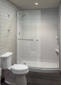  Light Texture Cultured Marble Shower Walls With Back Panels Scratch Resistent Manufactures