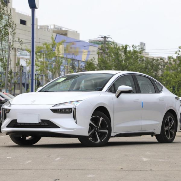 402 Km Mileage Electric Car YI 40 OTA Remote Integration Remote Control Car