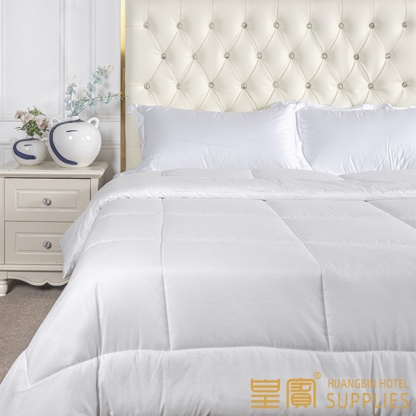 Hotel White Cotton Fabric Duvet With Polyester Fiber Filling