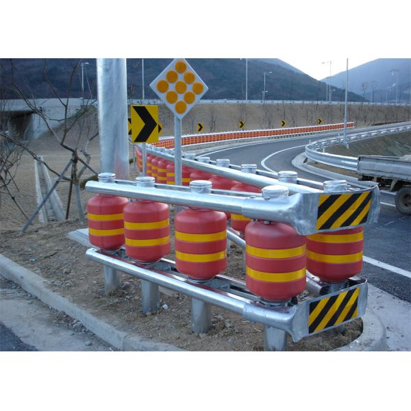 2.5m Post Spacing Rolling Guardrail Barrier 1.2m Height 2.5mm Panel Thickness