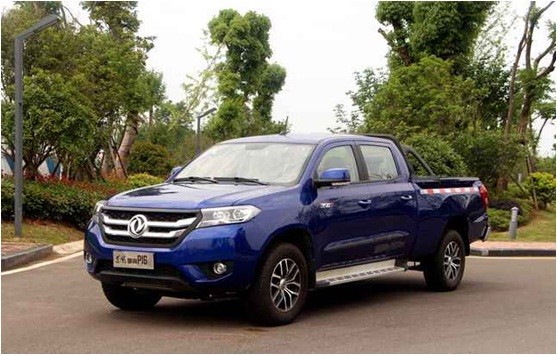 Dongfeng Yufeng Car Pickup Truck With Manual / Automatic Transmission