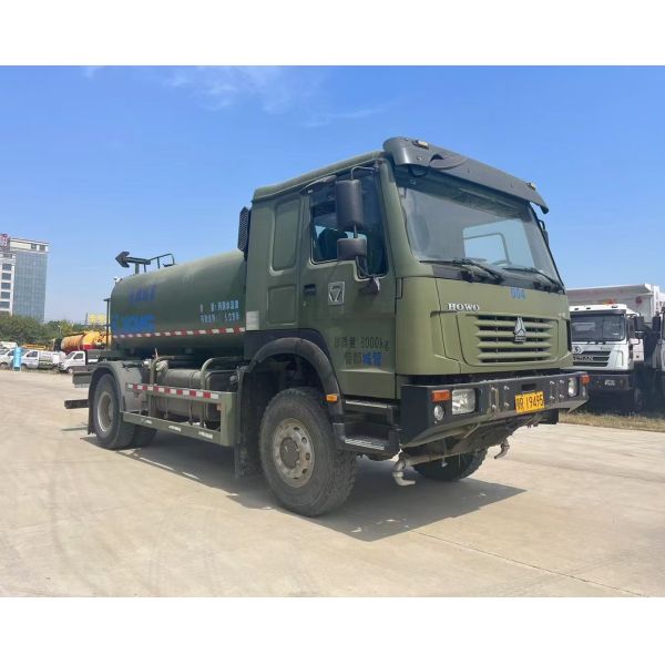 Howo SINOTRUK Used Truck Sprinkler Off Road Four Wheel Drive Long Distance