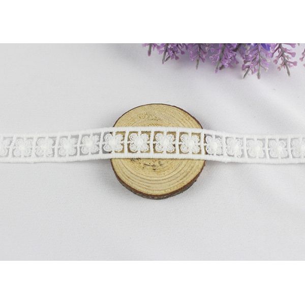 Water Soluble Lucky Clover Floral Lace Ribbon For Decoration Chemical Milk Fiber Material