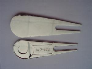 China Cheap price metal golf pitchfork, plain golf metal divot tool, golf club branded souvenirs on sale