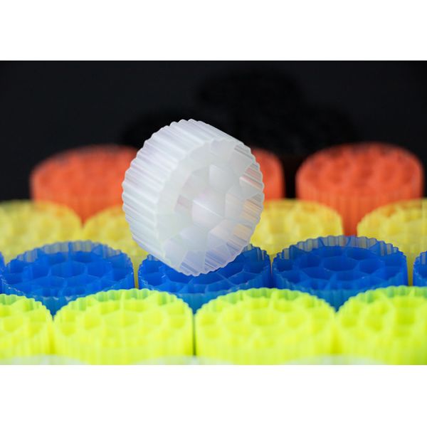 Colorful or customized Plastic Moving Media Filter For Aquariums Virgin HDPE Material