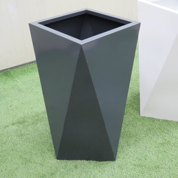 Community L407xW407xH1042mm Black Metal Plant Pot