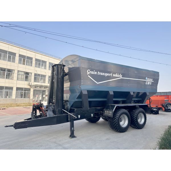 Agricultural Grain Transport Truck Dual Axis 28 Cubic Meters Vehicle