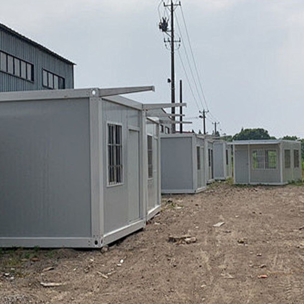 Durable waist-folding shelter: With a service life of over 10 years, it is the perfect choice for long-term transitional settlements after disasters