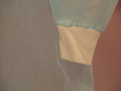 Non - Irritating Non Woven Isolation Gown CPE / PE Material Water Resistant