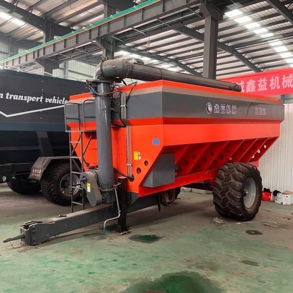 Wear Resistance Grain Transport Truck Grain Carts 6 Cubic Meters With Tractor